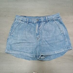 American Eagle Light Wash Cuffed Women's Shorts Denim Jean Size 8